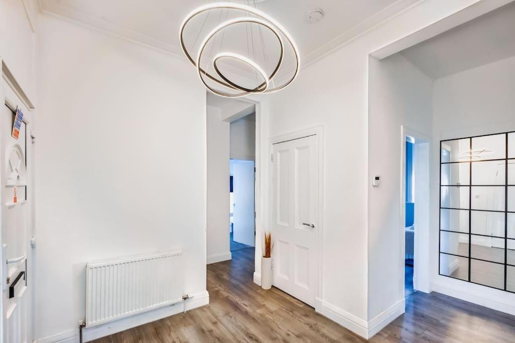 Kali Apartment - Spacious 3 Bed Apartment In Wishaw Wishaw  Exterior foto